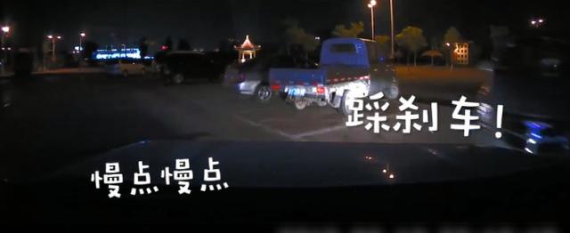 行車不規范 妻子起步連撞5車  丈夫絕望咆哮3連吼