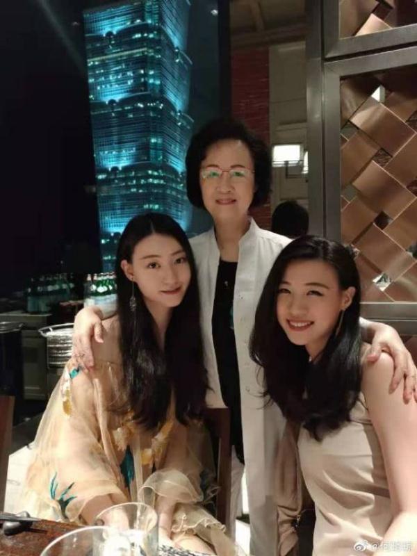 81歲瓊瑤近照曝光 氣質依舊十分優雅