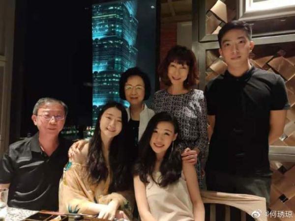 81歲瓊瑤近照曝光 氣質依舊十分優雅