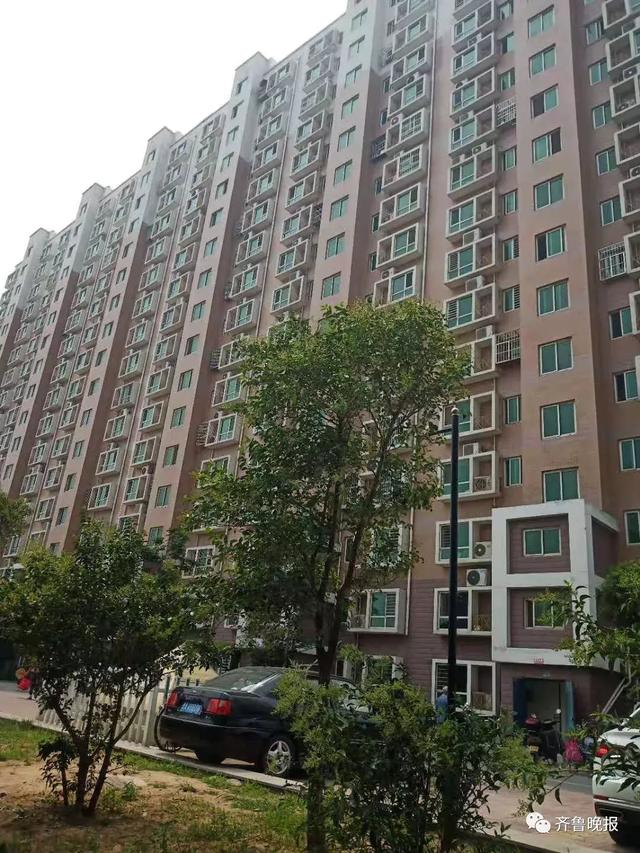 三把菜刀從天而降 小區保安選擇不報警 小區居民卻心慌慌